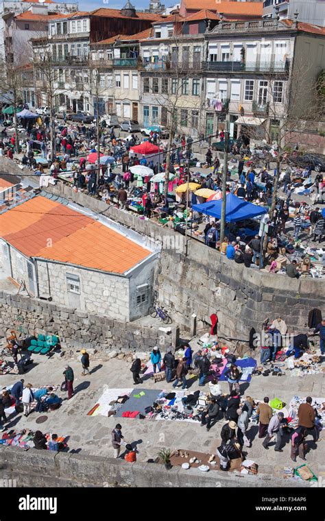 Street Flea Market in Porto – Vandoma Market 